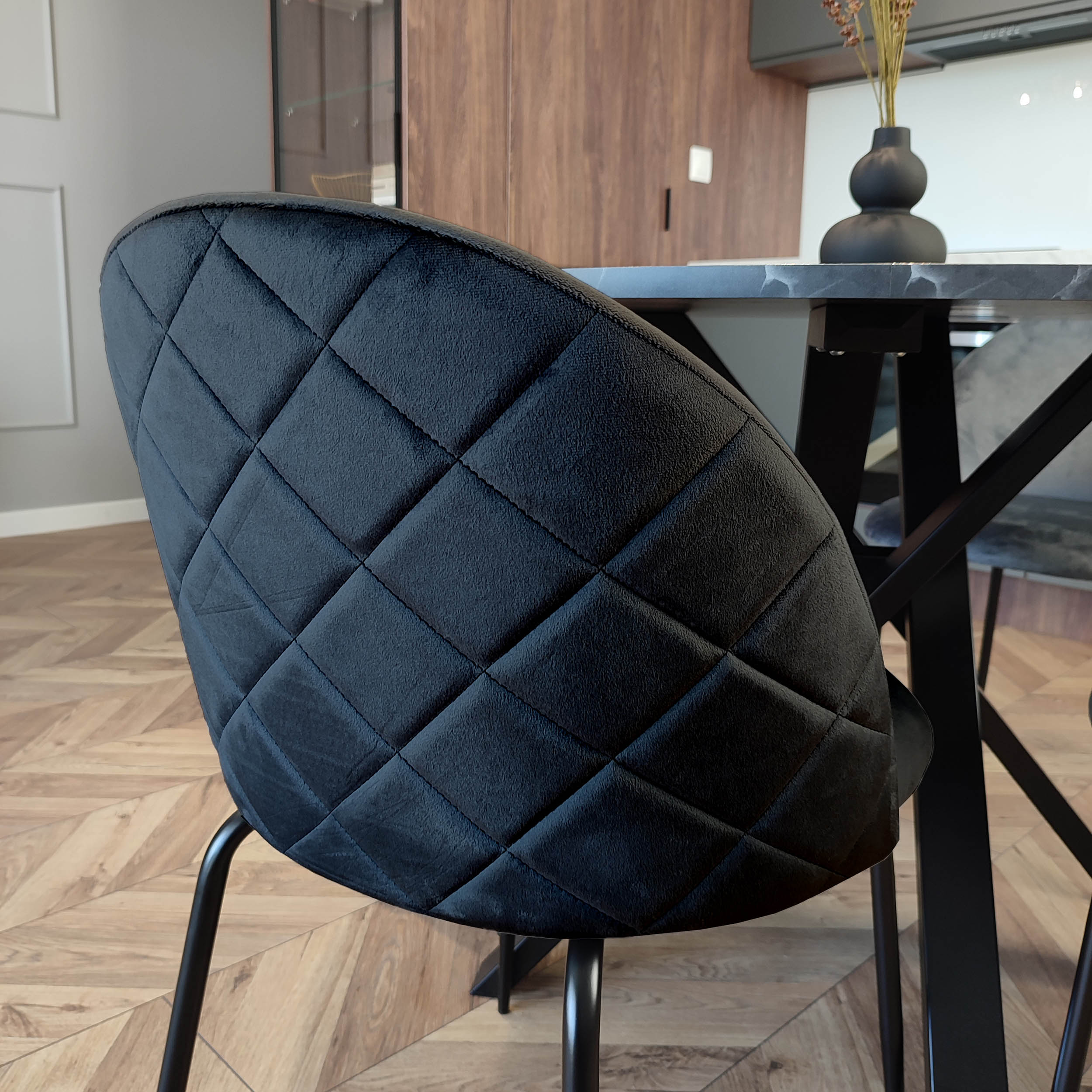 Krzesło tapicerowane Fargo aksamitne czarne